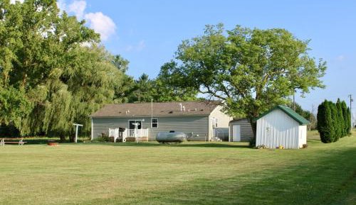 Three-Bedroom Holiday Home 
