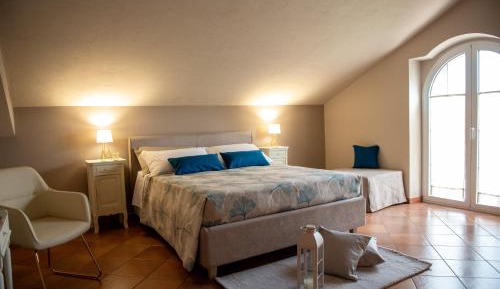 Two-Bedroom Deluxe Apartment with Balcony