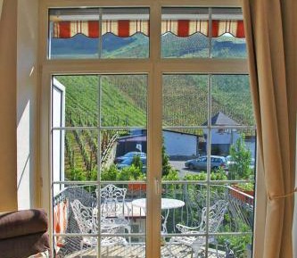 Apartment with Mountain View