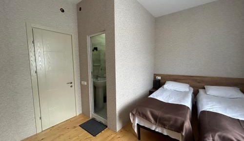 Standard Twin Room with Mountain View