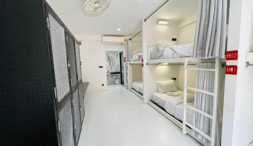 Bunk Bed in Mixed Dormitory Room