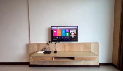 Four-Bedroom Apartment with Balcony 
