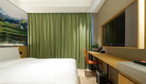 Business Queen Room
