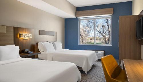 Standard Room with Two Queen Beds - Communications Accessible Tub