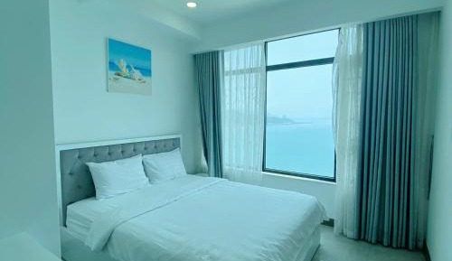Two-Bedroom Apartment with Balcony and Sea View