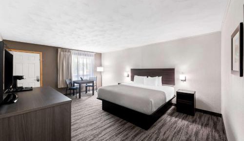 Queen Room with Two Queen Beds - Accessible/Non-Smoking 