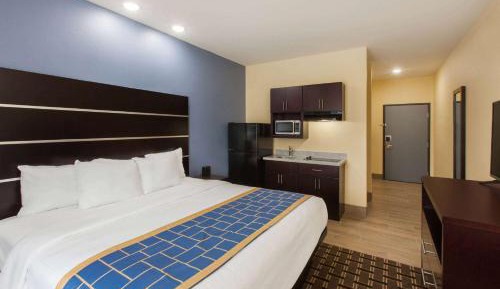 1 King Bed, Accessible, Kitchenette, Non-Smoking