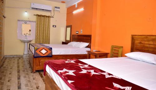 Quadruple Room with Private Bathroom