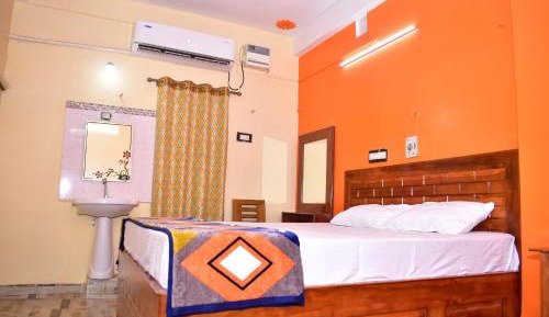 Deluxe Room (2 Adults + 1 Child)