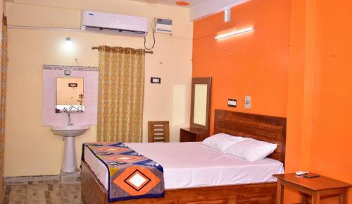 Deluxe Double Room (2 Adults + 1 Child)
