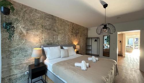 Two-Bedroom Deluxe Apartment with Balcony