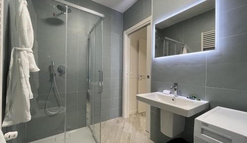 Three-Bedroom Deluxe Apartment