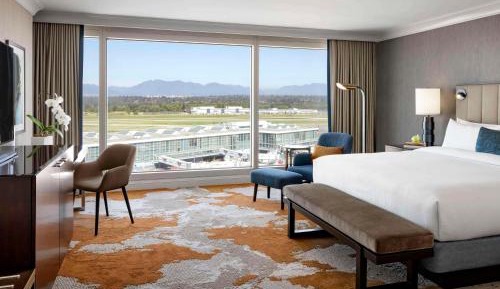 Signature Runway King Room with View