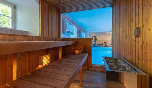 Twin Room with Bath