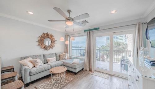 One-Bedroom Apartment with Sea View
