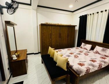 Deluxe Room (2 Adults + 1 Child)