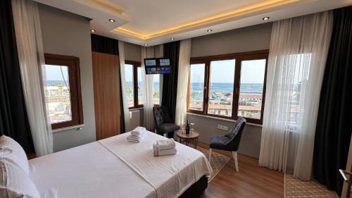 Deluxe Suite with Sea View