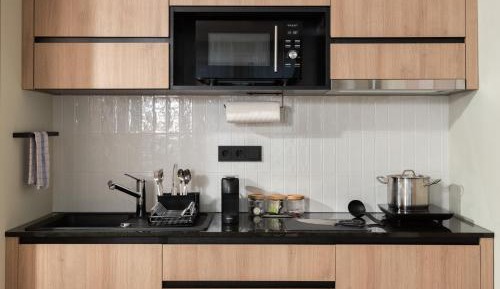 Deluxe One-Bedroom Apartment
