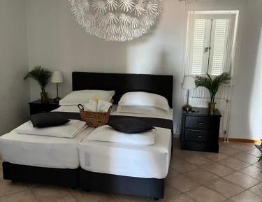 Deluxe Double Room (2 Adults + 1 Child)