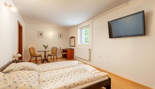 Quadruple Room with Private Bathroom