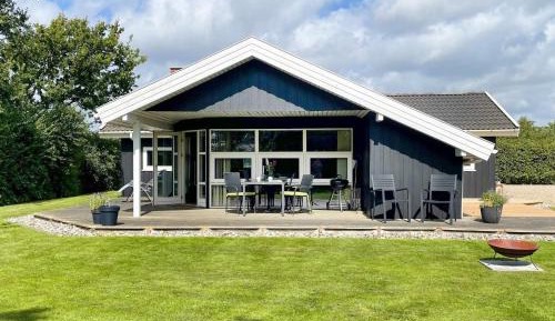 Three-Bedroom Holiday Home 