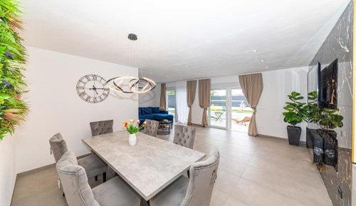 Three-Bedroom Holiday Home 