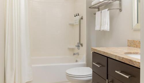 Queen Studio with Two Queen Beds and Bath Tub