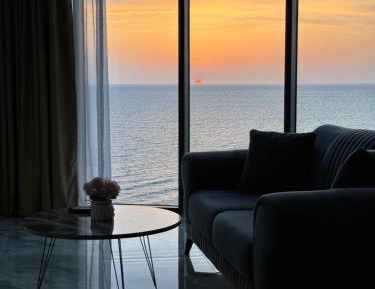 One-Bedroom Apartment with Sea View