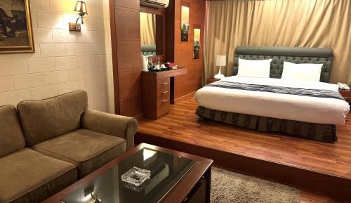 Deluxe Suite