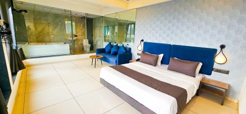 King Suite with Spa Bath