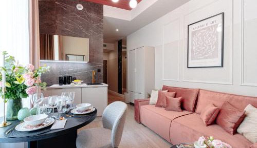 Deluxe One-Bedroom Apartment