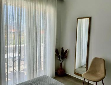 One-Bedroom Apartment with Sea View and Balcony