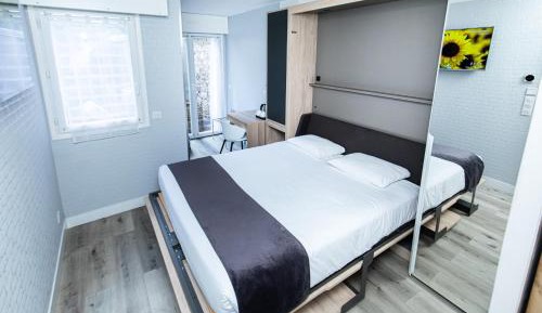Superior Double Room with bath and garden view