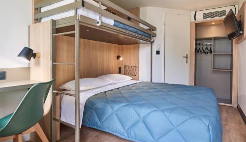 Triple Room - 1 Double Bed 1 Bunk Bed