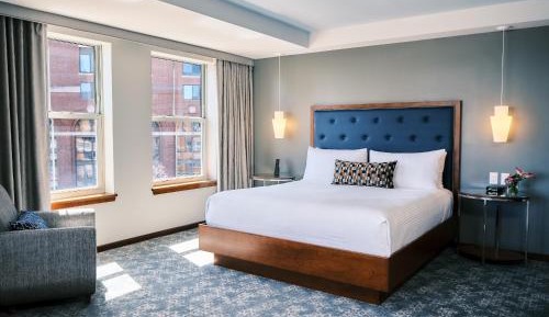 Deluxe Queen Room