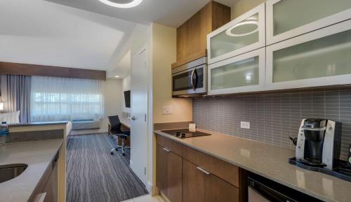 King Room with Shower and Kitchenette - Non-Smoking