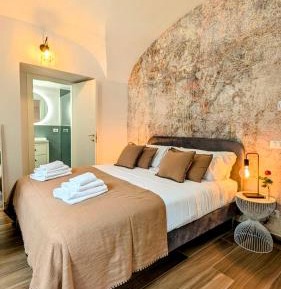 Deluxe Room (2 Adults + 1 Child)