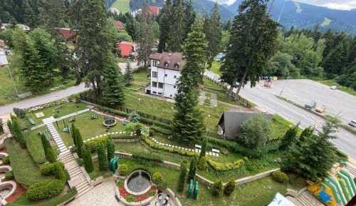 Deluxe Two-Bedroom Apartment with Garden View