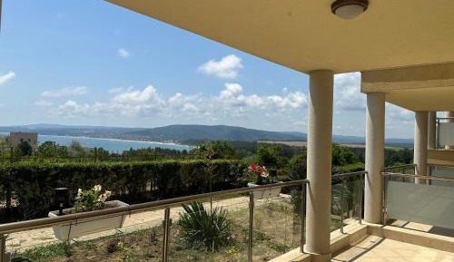 One-Bedroom Apartment with Sea View