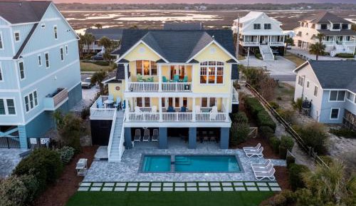 Six-Bedroom Holiday Home