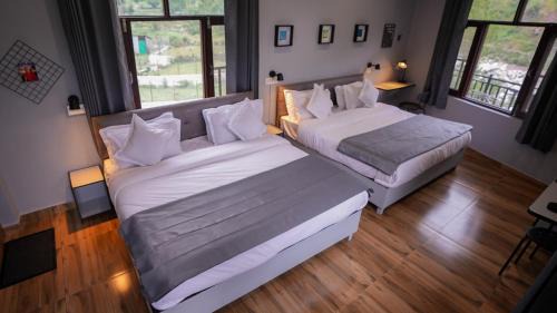 Quadruple Room with Mountain View