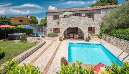 Three-Bedroom Holiday Home 