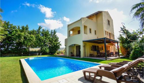 Three-Bedroom Holiday Home 