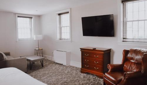 Deluxe King Suite
