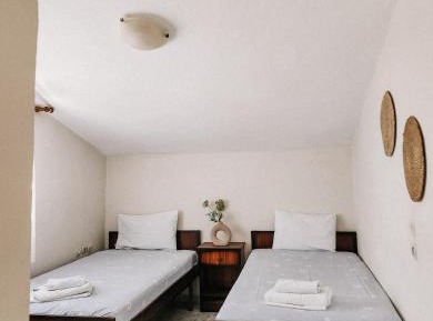 Deluxe Double Room (2 Adults + 1 Child)