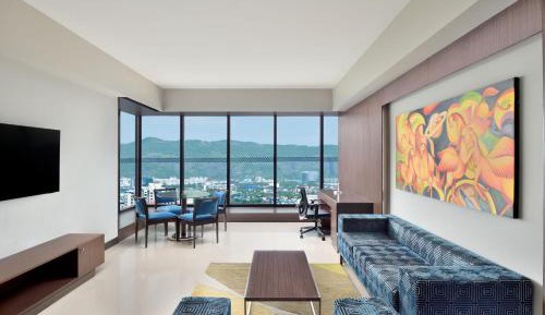 Premier King Suite with Pool View
