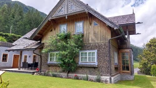 Apartment with Mountain View