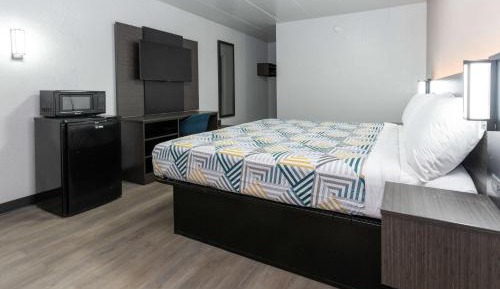 King Room - Disability Access - Non-Smoking