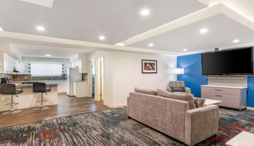 King Suite with Kitchen - Non-Smoking