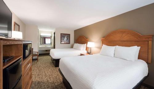 Queen Room with Two Queen Beds - Smoking